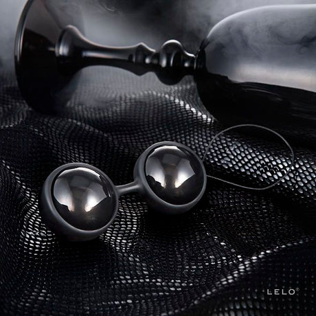 LELO Luna Beads Noir – елегантни Кегел топчета за упражнения